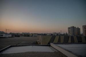 Sonnenaufgang im Slowakei Stadt, um Sieben Uhr im das Morgen foto