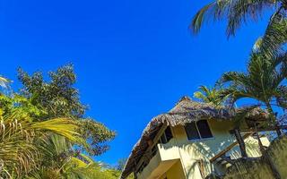 Hotels Resorts Gebäude im Paradies unter Palmen Puerto Escondido. foto