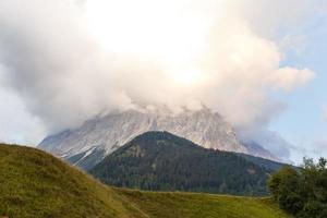 Aussicht von das Alpen Berg Österreich. foto