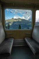 Zug von Innerhalb mit Aussicht von das Landschaft foto
