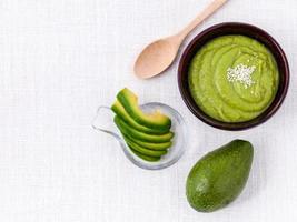 Draufsicht auf Guacamole foto