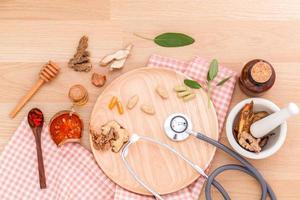 alternative Medizin Draufsicht auf einen Tisch foto