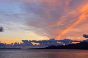 Sonnenuntergang über dem Meer foto