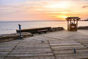 Sonnenuntergang über dem Meer foto