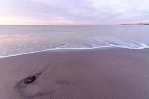 gibt auf sandig Strand foto