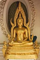 goldene buddhistische Statue foto