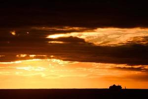 bunter Himmel bei Sonnenuntergang foto