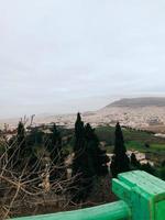 Stadt Aussicht auf ein wolkig Tag dunstig Horizonte gefangen foto