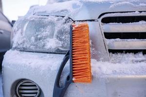 Auto Bürstenschaber zum Reinigung das Auto von Schnee und Eis foto