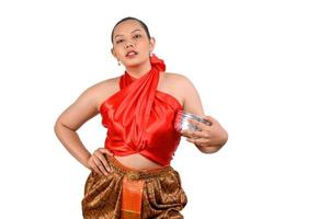 Porträt schöne Frau Songkran Festival mit Wasserschüssel foto