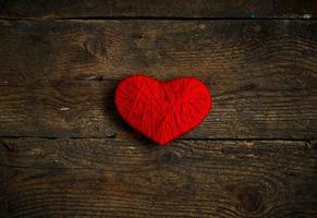 rot Herz geformt Nähen Faden zum Valentinsgrüße Tag foto