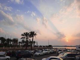 Jeddah, Saudi Arabien, März 2023 - - schön Abend und bunt Sonnenuntergang beim Jeddah, Corniche, Saudi Arabien. foto