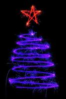 Weihnachten Baum gemacht durch Wunderkerze foto