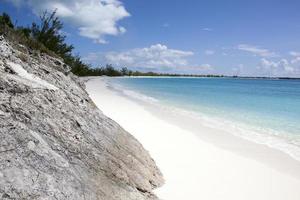 Hälfte Mond cay Insel leeren sandig Strand foto