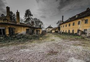 alt Fabrik Terrain im Spinnen foto