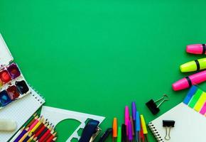 Schule liefert auf Tafel Hintergrund bereit zum Ihre Design foto