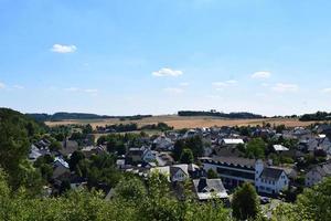 klein Stadt, Dorf ulmen im Sommer- foto