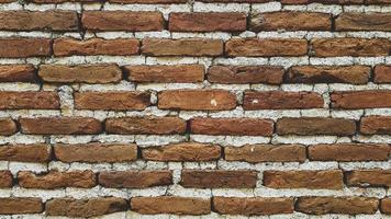 Backstein Mauer mit Zement Granatwerfer Nahansicht. foto