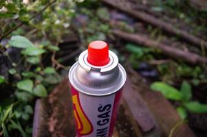 Gresik, Indonesien, 2022 - - Mini Gas Büchsen benutzt zum Mini tragbar Gas Öfen foto