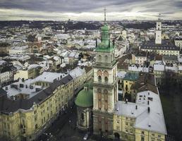 Antenne Aussicht von das historisch Center von Lemberg. Schießen mit Drohne foto