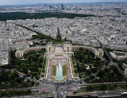 das Trocadero im Paris Frankreich, fotografiert von das oben von das Tour eiffel. während ein heiß Sommer- Tag im August 2012 foto