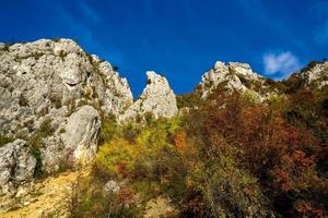 Donauschlucht in Djerdap an der serbisch-rumänischen Grenze foto