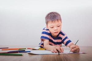 asiatisch Kinder Zeichnung und Gemälde foto