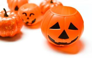 Halloween Kürbis Laterne auf Weiß Hintergrund - - Kopf Jack Ö Laterne böse Gesichter gespenstisch Urlaub schmücken auf Halloween foto
