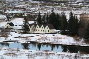 isländisch Landschaft mit Fjord, See und Berge im Winter beim pingvellir National Park foto