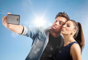 Paar macht ein Selfie foto