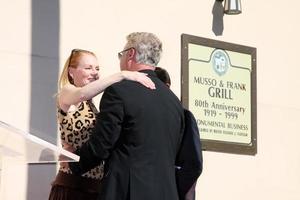 Marg Helgenberger Wilhelm petersen beim das Hollywood gehen von Ruhm Star Zeremonie zum Wilhelm petersen im Vorderseite von müssen Franken Restaurant im los Engel ca. auf Februar 3 20092008 foto