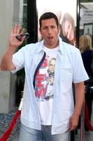 Adam Sandler ankommen beim das komisch Menschen Welt Premiere beim das Bogenlicht Hollywood Theater im los Engel ca. auf Juli 20 2009 2008 foto