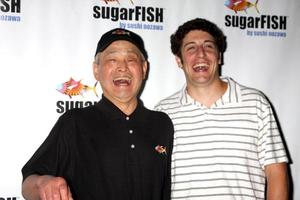 la Sushi Koch Kazunori nozawa Darsteller jason groß beim das großartig Öffnung von seine Neu Restaurant Zuckerfisch im brentwood los Engel ca. auf Juli 26 2009 2008 foto