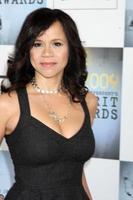 Rosie perez ankommen beim das Film Unabhängige 24 .. jährlich Geist Auszeichnungen auf das Strand im Santa Monica ca. im Februar 21 20092009 foto