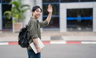 jung asiatisch Schüler beim Schule foto