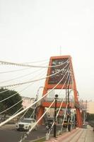 jembatan Sägen ist einer von das Beliebt Brücken im Surabaya. diese Brücke verbindet das Front Straße auf das Westen Seite von jalan raya wonokromo mit jalan gunungsari foto