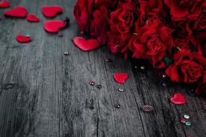 rote Rosen und Herzen foto
