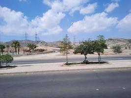 Taif, Saudi Arabien, März 2023 - - ein schön tagsüber Aussicht von das Straßen von Taif, Saudi Arabien. foto
