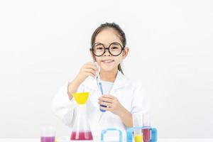 Wissenschaft und Kinder Konzept Mädchen foto