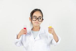 Wissenschaft und Kinder Konzept Mädchen foto