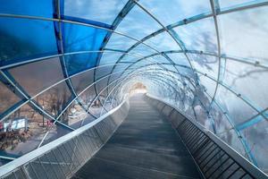 Gehweg die Architektur beim tagsüber im Anyang Kunst Öffentlichkeit Park, Süd Korea. foto