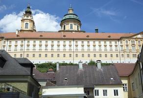 historisch melk Abtei Über melk Stadt, Dorf Dächer foto