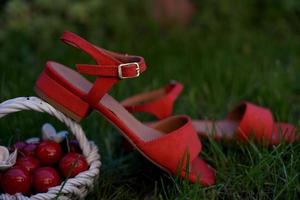 rot Damen Sandalen ein Sommer- Stil foto