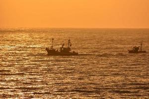 Sonnenuntergang über dem Meer foto