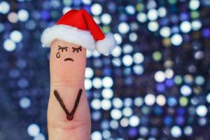 Finger Kunst von einsam Frau ist Weinen. Konzept Menschen feiern Weihnachten im Neu Jahr Hut. getönt Bild. foto