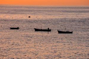 Sonnenuntergang über dem Meer foto