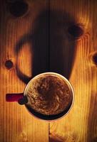 Tasse Kaffee mit Schatten foto