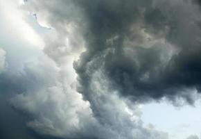 regnerisch Abend Wolke Formation foto