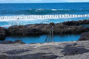 Schwimmen Pools von agaete auf das Insel von gran Canaria im das atlantisch Ozean. foto