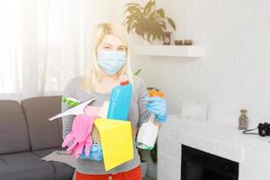 Zuhause Reinigung. Desinfektion Anti bakteriell heilen zu Schlacht Coronavirus Ausbreitung. foto